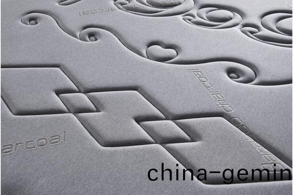 湖南(nan)牀(chuang)墊上(shang)那(na)層(ceng)膜需要撕掉嗎(ma)? 湖南牀(chuang)墊(dian)上(shang)那(na)層(ceng)膜(mo)需(xu)要撕掉嗎(ma)?
