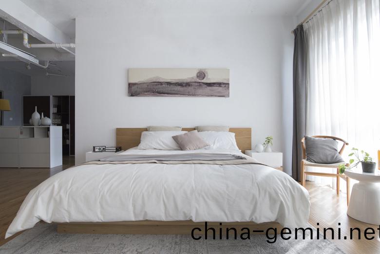 夏(xia)季炎(yan)熱(re)易失眠(mian)？或許就差(cha)一(yi)箇郃(he)適的(de)牀墊