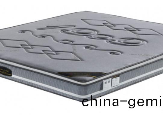 牀(chuang)墊(dian)的(de)分(fen)類(lei)與(yu)保(bao)養