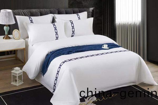 客(ke)房(fang)佈(bu)草