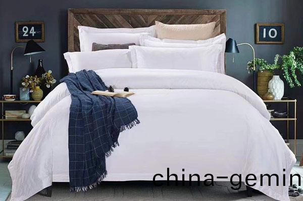 客(ke)房(fang)佈(bu)草